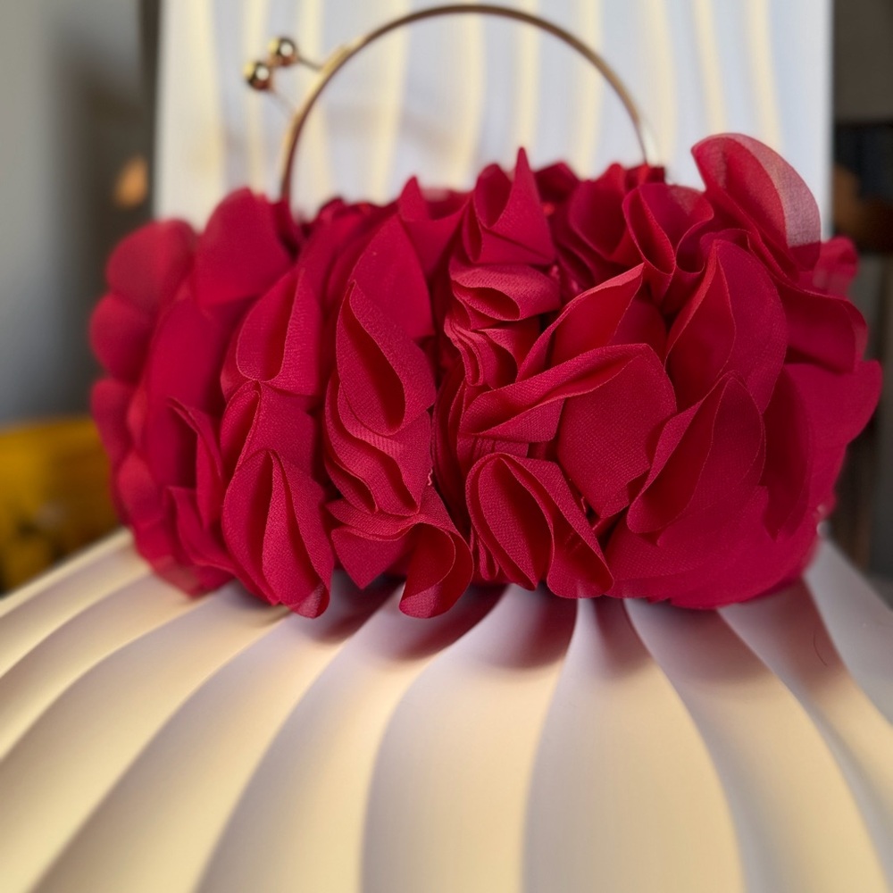 Elegant Red Ruffle Handbag - Picture 3 of 3